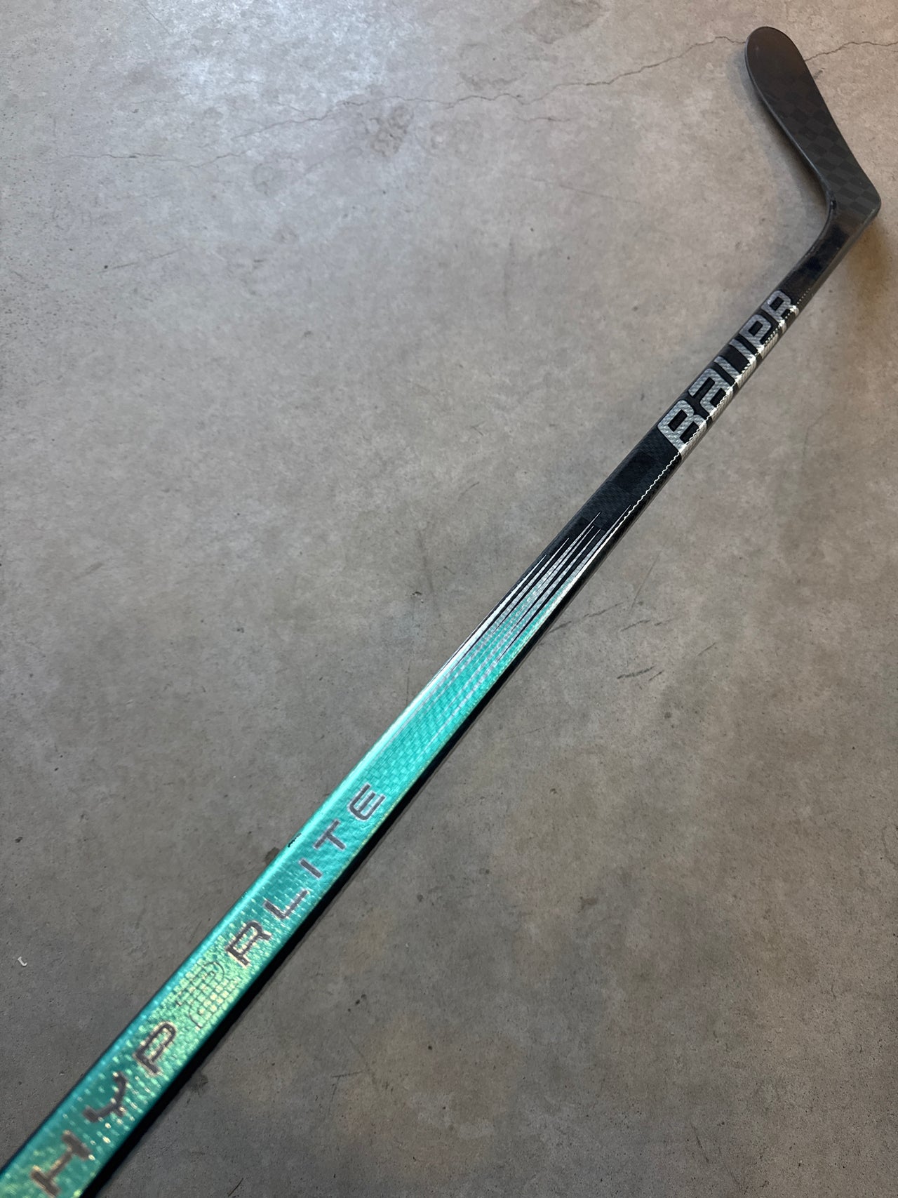 BAUER VAPOR HYPERLITE 2 - 77 FLEX - P28 - LEFT HAND - NEW