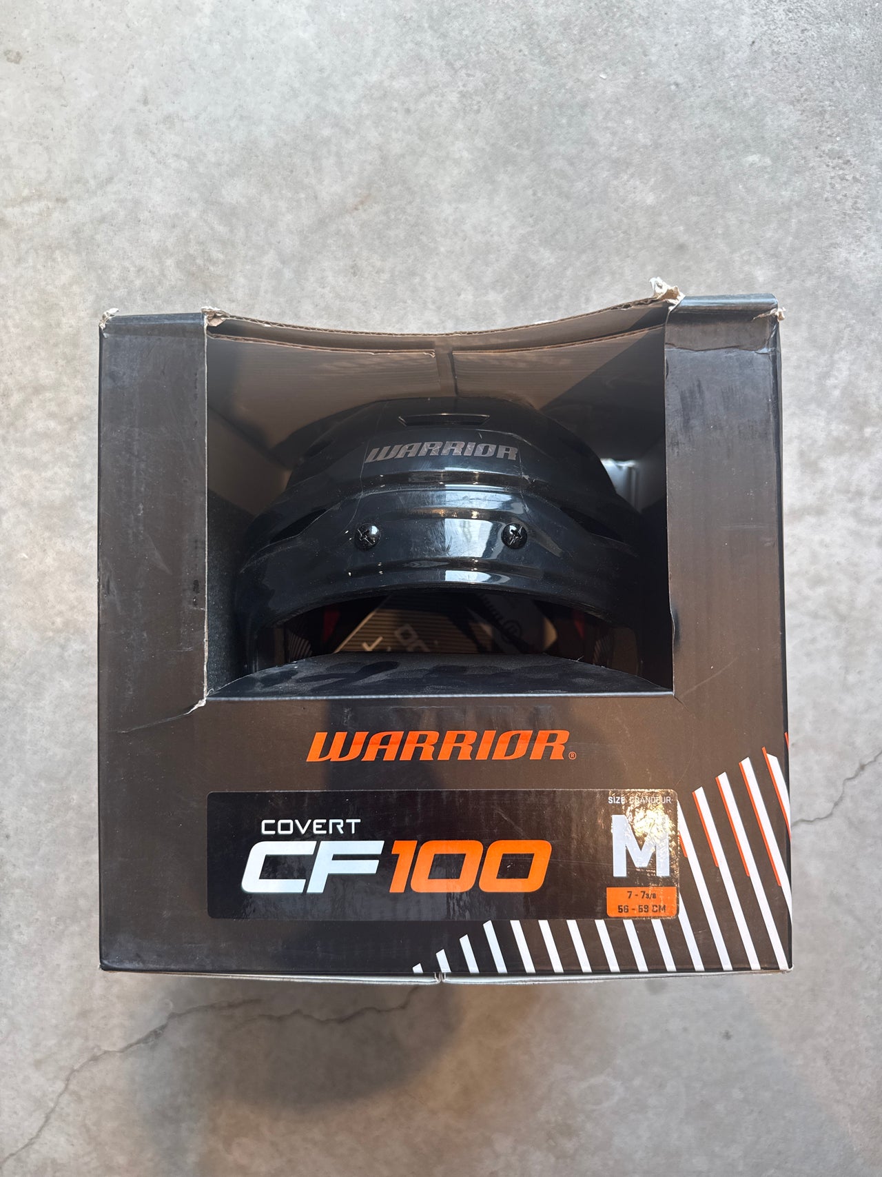 MEDIUM NEW CHICAGO BLACKHAWKS - BLACK - HOCKEY HELMET - WARRIOR - COVERT CF 100 - PRO STOCK