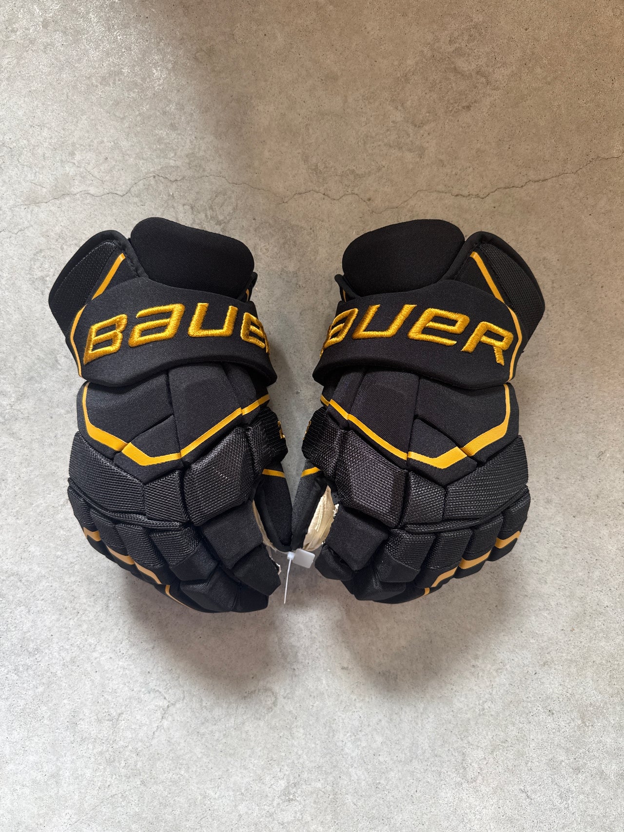 14” NCAA COLORADO COLLEGE - HOCKEY GLOVES - BAUER - 2S PRO CUSTOM PRO - PRO STOCK
